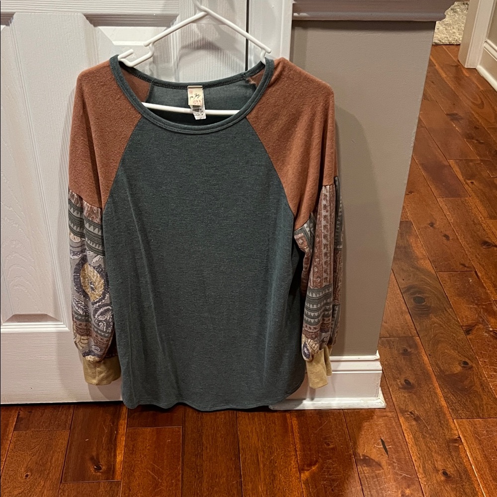 Colorblock Long Sleeve Top. Size M